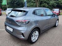 Neu Renault Clio V Evolution 91 PS (66 kW) 2025 Grau Limousine