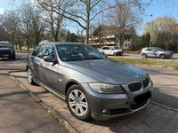 Gebraucht BMW 318 143 PS (105 kW) 2010 Grau Limousine