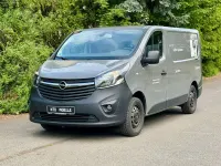 Używany Opel Vivaro S 125 KM (91 kW) 2017 Szary Minivan