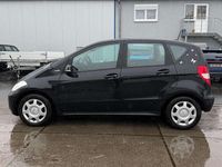 Gebraucht Mercedes A160 95 PS (69 kW) 2012 Kosmosschwarz  metalliclack Kleinwagen