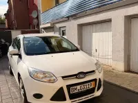 Gebraucht Ford Focus 101 PS (74 kW) 2014 Weiß Limousine