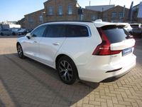 Gebraucht Volvo V60 Core 163 PS (119 kW) 2024 Crystal white pearl Kombi
