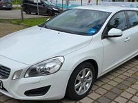 Używany Volvo V60 163 KM (119 kW) 2011 Biały Kombi