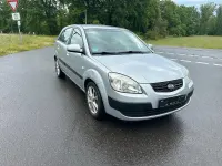 Używany Kia Rio 97 KM (71 kW) 2008 Srebrny Hatchback