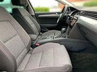 Gebraucht VW Passat Business 150 PS (110 kW) 2023 Grau Kombi