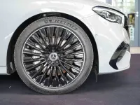 Gebraucht Mercedes E450 AMG line 367 PS (269 kW) 2025 Manufaktur alpingrau uni Limousine
