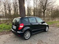 Gebraucht Mercedes A180 Elegance 109 PS (80 kW) 2011 Schwarz Kleinwagen