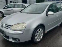 Second-hand VW Golf IV Sportline 102 CP (75 kW) 2004 Argintiu Berlinǎ