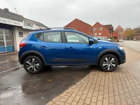 Neu Dacia Sandero Expression 101 PS (74 kW) 2025 Stahlblaumetallic Kleinwagen