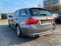 Gebraucht BMW 318 143 PS (105 kW) 2012 Grau Kombi