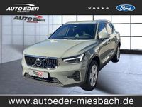 Gebraucht Volvo XC40 Core 163 PS (119 kW) 2024 Sage green / (metallic) SUV