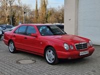 Gebraucht Mercedes E230 150 PS (110 kW) 1996 Rot Limousine