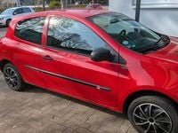 Second-hand Renault Clio II 75 CP (55 kW) 2011 Roșu Hatchback