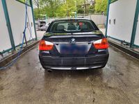 Gebraucht BMW 318 129 PS (94 kW) 2007 Schwarz Limousine