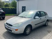 Usata Ford Focus Ghia 116 CV (85 kW) 1999 Argento Berlina