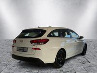 Gebraucht Hyundai i30 Select 140 PS (102 kW) 2019 Weiß Kombi