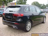 Gebraucht Mercedes B180 136 PS (100 kW) 2021 Kosmosschwarzmetallic Kleinwagen