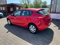 Usata Opel Astra 87 CV (63 kW) 2012 Rosso Berlina