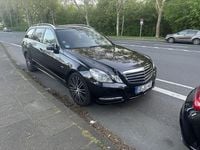 Second-hand Mercedes E200 184 CP (135 kW) 2011 Negru Berlinǎ