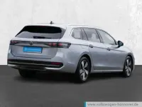 Gebraucht VW Passat Elegance 150 PS (110 kW) 2025 Oyster silver metallic Kombi