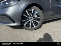 Gebraucht Mercedes E300 Avantgarde 306 PS (225 kW) 2022 Lack selenitgrau (metallic) Kombi
