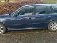 Gebraucht BMW 525 163 PS (119 kW) 2002 Blau Kombi