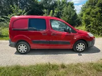 Gebraucht Peugeot Partner 90 PS (66 kW) 2011 Rot Van / Kleinbus
