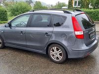 Gebraucht Hyundai i30 105 PS (77 kW) 2011 Grau Kombi