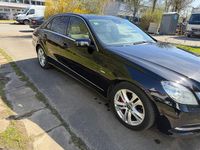 Gebraucht Mercedes E220 Avantgarde 170 PS (125 kW) 2011 Schwarz Limousine