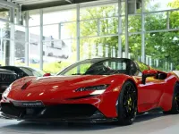 Gebraucht Ferrari SF90 1000 PS (735 kW) 2024 Rot Cabrio