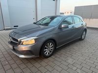 Gebraucht Mercedes A180 122 PS (89 kW) 2017 Grau Kleinwagen
