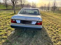 Usata Mercedes E220 150 CV (110 kW) 1993 Argento Berlina