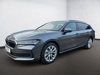 Neu Skoda Superb Selection 150 PS (110 kW) 2026 Grau Kombi