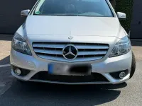 Gebraucht Mercedes B180 122 PS (89 kW) 2012 Silber Kleinwagen