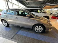 Gebraucht Toyota Auris Cool 99 PS (72 kW) 2012 Beige Kleinwagen