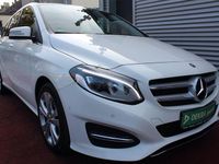 Gebraucht Mercedes B200 Style 156 PS (114 kW) 2018 Calcitweiss/zirrusweiss Van / Kleinbus