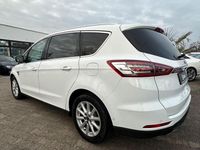 Gebraucht Ford S-MAX Titanium 179 PS (131 kW) 2016 Weiß Van / Kleinbus