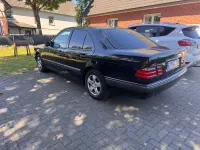 Usata Mercedes E240 Avantgarde 170 CV (125 kW) 1998 Nero Berlina