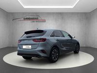 Neu Kia Ceed Gold 140 PS (102 kW) 2026 Silber Kleinwagen