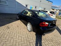 Gebraucht BMW 320 170 PS (125 kW) 2008 Schwarz Limousine