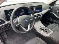 Gebraucht BMW 320 190 PS (139 kW) 2023 Alpinweiß uni Limousine