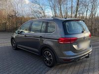 Gebraucht VW Touran Highline 190 PS (139 kW) 2017 Grau Van / Kleinbus