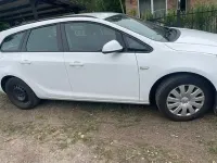 Gebraucht Opel Astra Selection 116 PS (85 kW) 2016 Weiß Kombi