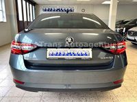 Gebraucht Skoda Superb Style 150 PS (110 kW) 2016 Grau Limousine