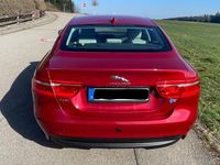 Gebraucht Jaguar XE Portfolio 163 PS (119 kW) 2016 Rot Limousine