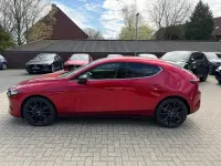 Neu Mazda 3 Homura-Line 186 PS (136 kW) 2025 Rot Limousine
