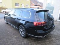 Gebraucht VW Passat R-line 150 PS (110 kW) 2022 Deep black perleffekt Kombi