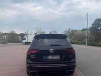 Gebraucht VW Tiguan Allspace R-line 150 PS (110 kW) 2021 Schwarz SUV