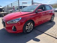 Gebraucht Hyundai i30 Trend 110 PS (80 kW) 2017 Rot Limousine