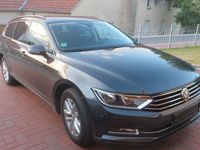 Second-hand VW Passat Comfortline 150 CP (110 kW) 2018 Gri Break